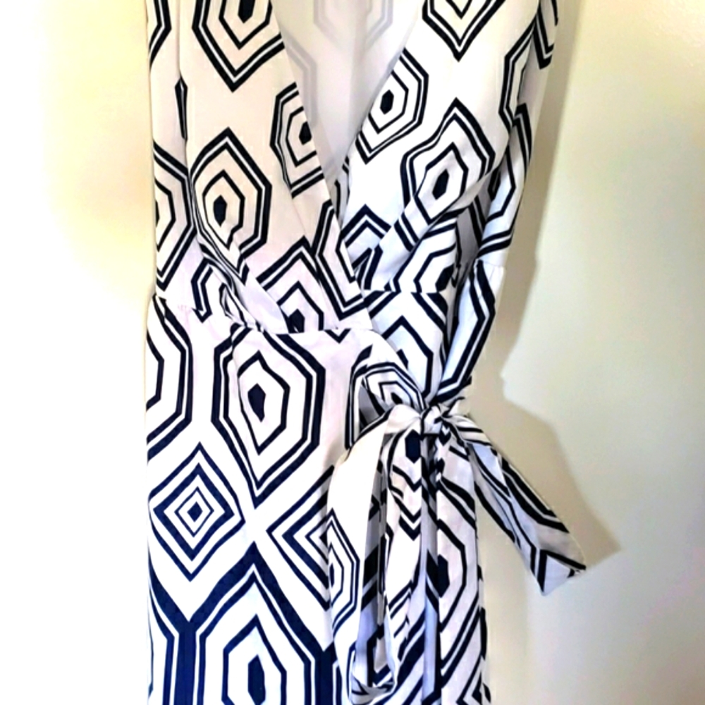 Banana Republic. Navy blue and white. Size 0